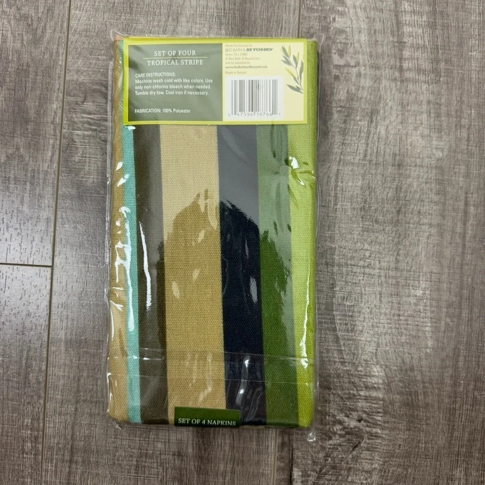 Bed Bath & Beyond Tropical Stripe Fabric Napkins Set of Four NEW